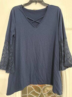 Como Blu Women’s Blue V-Neck Knit Top Lace 3/4 Bell Sleeves Lightweight M